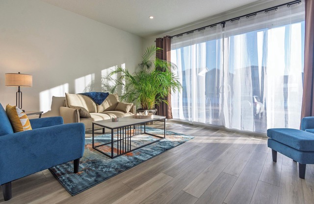 Amazing Home in NW Calgary | Great Amenities!!