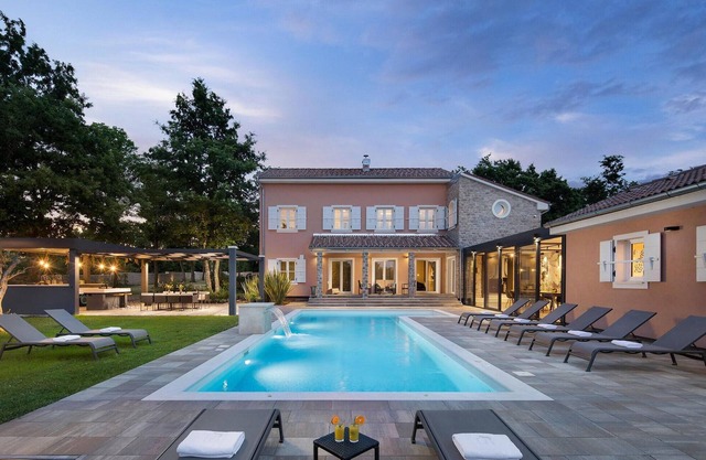 Villa Green Frame