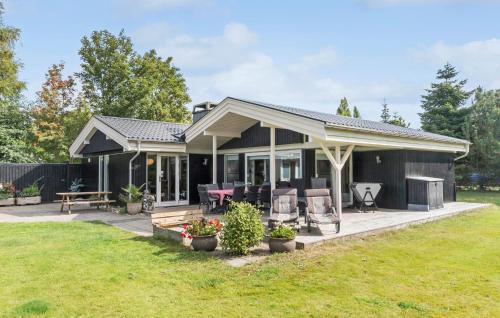 Amazing Home In Væggerløse With Wifi