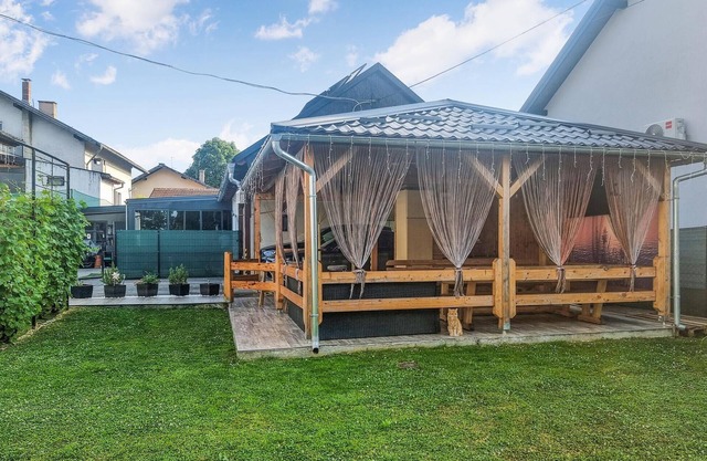 Increíble casa en Velika Mlaka con WiFi