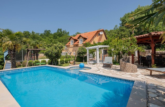 Increíble casa en Zmijavci