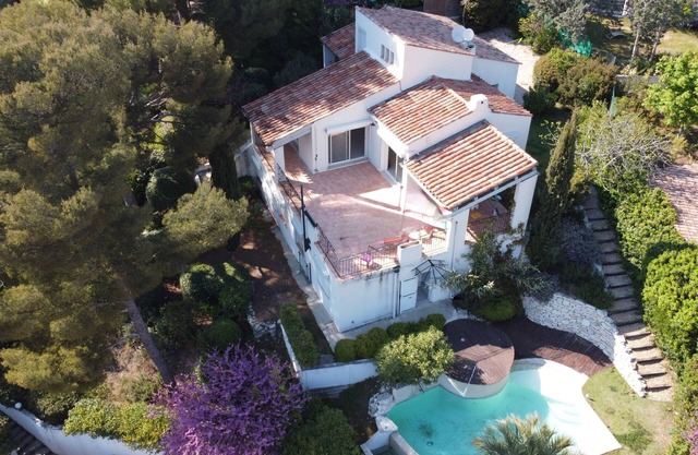 Amazing house, Marseille city, quite, A/C, pool, closed to sea, Calanques Cassis