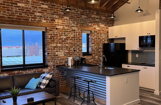 Amazing Industrial Studio Loft Apartment in Downtown Redmond