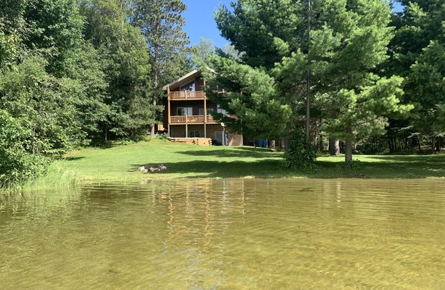 Amazing Lake Home /Movie Theater /Game Room /Bar /3 Decks /Sandy Beach /Privacy