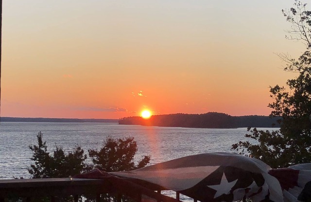 Amazing lake view and sunsets! Perfect for Masters hosting 2024!