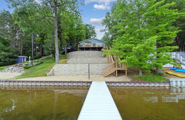 Amazing lake views for the perfect family getaway at the Lake Thirteen Retreat!