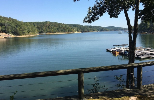 Amazing LAKEFRONT 4 bedroom at Silverock Cove on Smith Lake