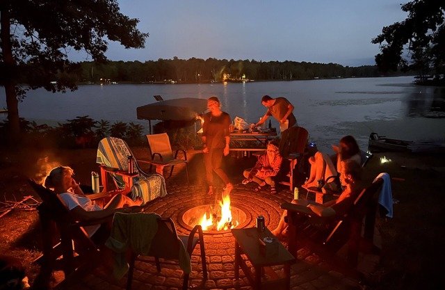 Amazing Lakefront Property - Sleeps 13!