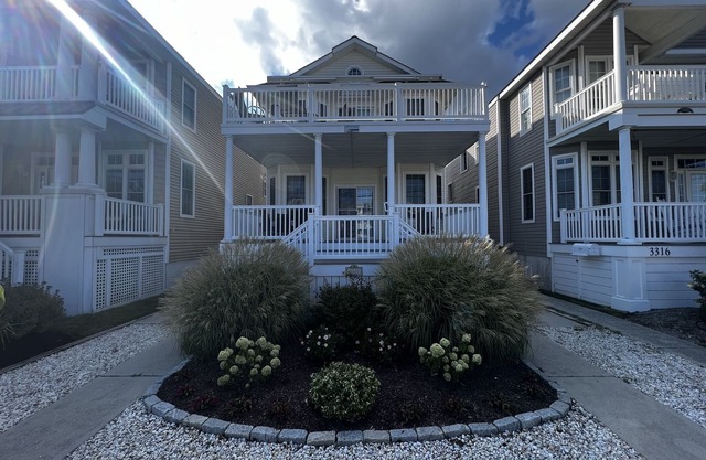 Amazing Location, Beautiful Condo with Beach Amenities! 3320 West Ave.