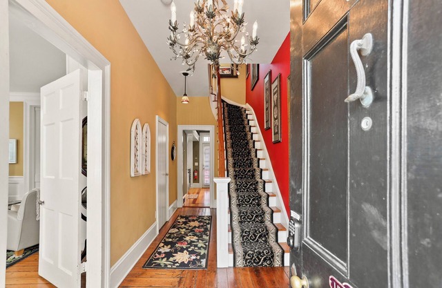 Amazing Location-Parker House Est 1806-King Beds-Warren Sqr-Courtyard-Parking