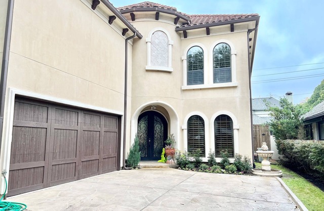 Amazing Mediterranean style Villa in Highland Park with POOL!!! Heart of Dallas