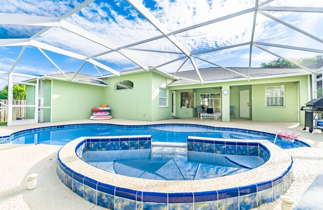 Amazing modern home with heated pool and jetted tub 86 all year round…