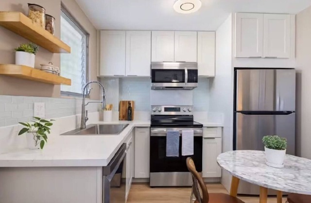 Amazing & Modern Honolulu Haven, Renovated w/ AC