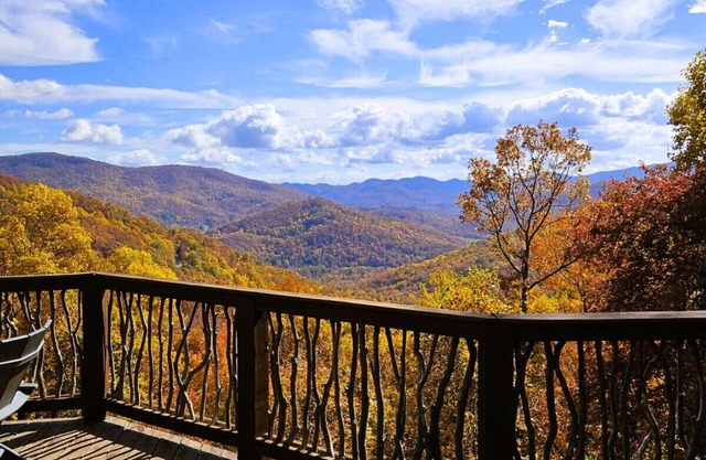 Amazing Mountain Views ~ Black Mnt~ Asheville Cabin Hot Tub