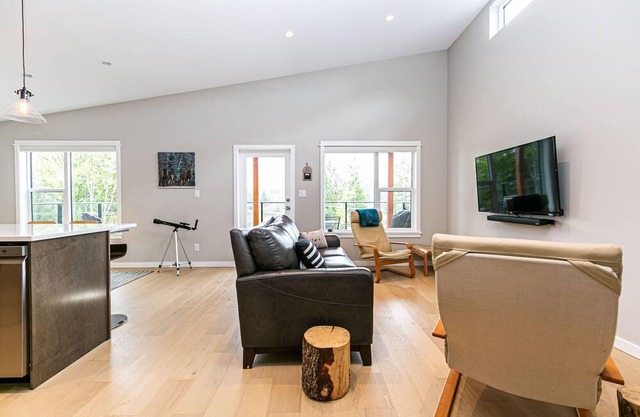 Amazing North Shore Estates 2-Bedroom home