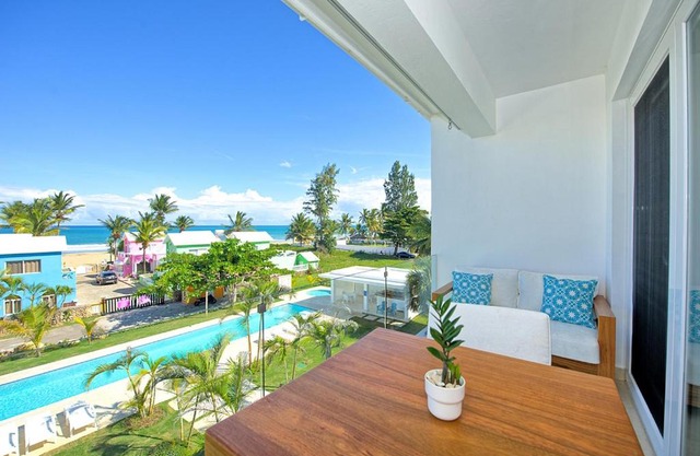 Amazing ocean view apartment with grand pool