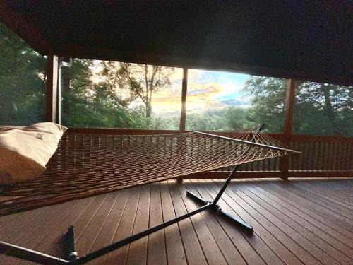 Amazing Porch Oasis, Relax, Recharge, Private Lake Access Riverbend