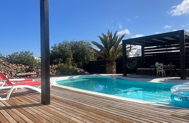 Amazing private-pool Villa in Villaverde