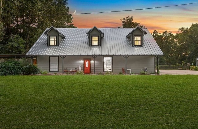Amazing property, Large porch to experience and enjoy country living its best.