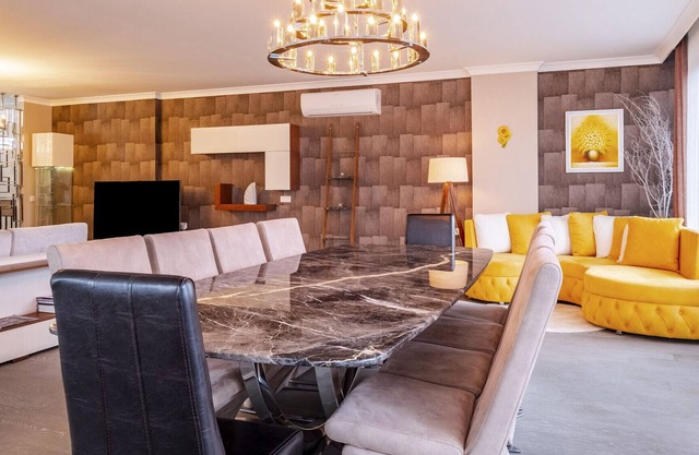 Amazing Residence Flat near Trump Mall