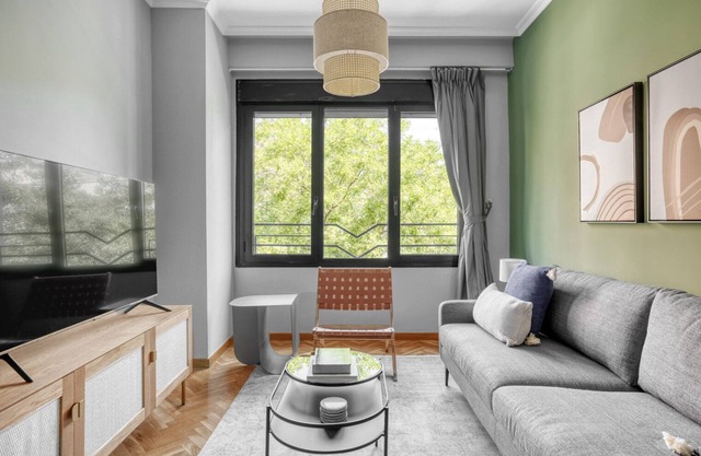 Amazing Retiro 2BR, in the best area of Madrid, by Blueground