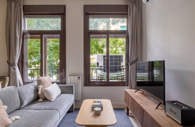 Amazing Retiro 2BR, in the best area of Madrid, by Blueground