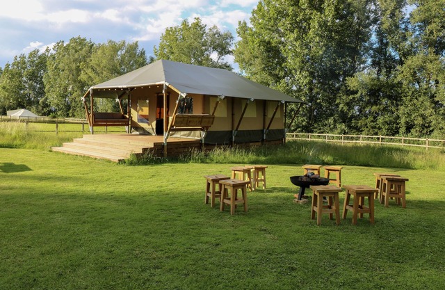 Amazing Safari Lodge With Wild Swimming Lake