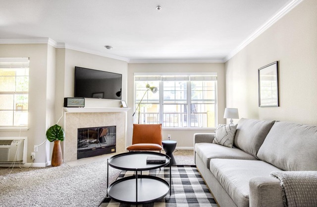 Amazing Santa Clara 2BR w/ W/D, Gym, Pool, walk to Safeway, by Blueground