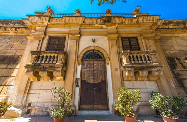 Amazing Sea View in Historic Building in Downtown