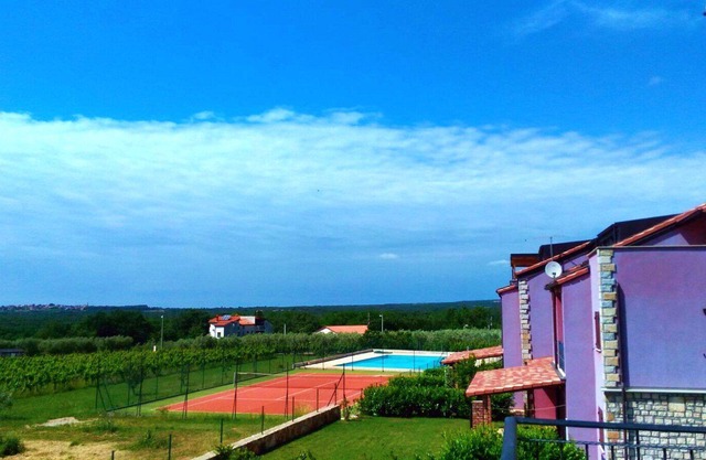 Increíble vista al mar, residencia con piscina y cancha de tenis. Solo relájate