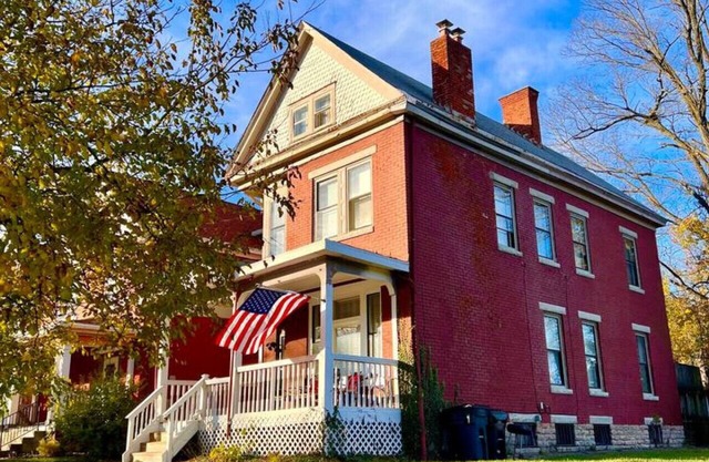 *Amazing* Sleeps 17 -6 bedrooms-5min from Downtown