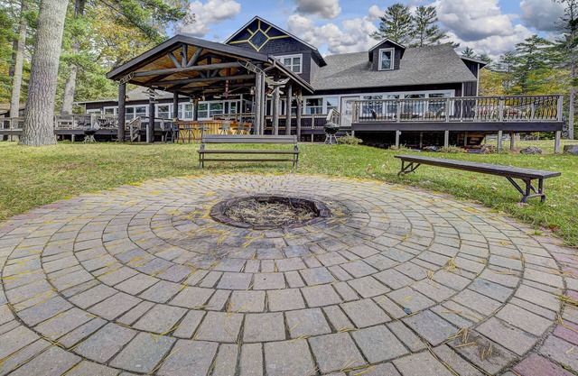 HUGE Log Lodge, 13Br - 7Ba - 2Kitchen AMAZING BAR, Beach, Big St Germain Lake