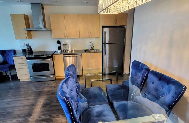 Amazing suite located in Toronto Humber Bay