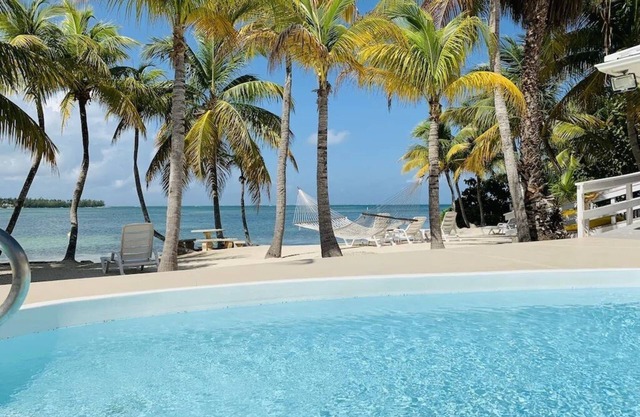 Amazing Sunset, Beachfront, Waterfront, Gorgeous Ocean Views with Private Pool