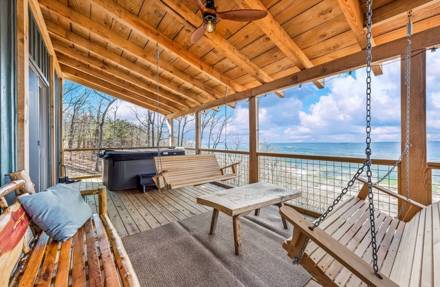 Amazing Sunset/Mountain Brow Views - New 4/4 Cabin