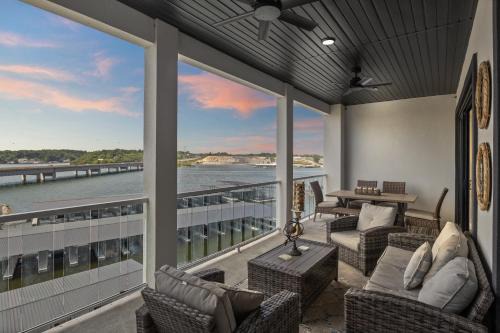 Amazing Top Floor Condo at Topsider Resort Community