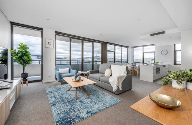 Luxe 2 Bedroom Apartment in Barton