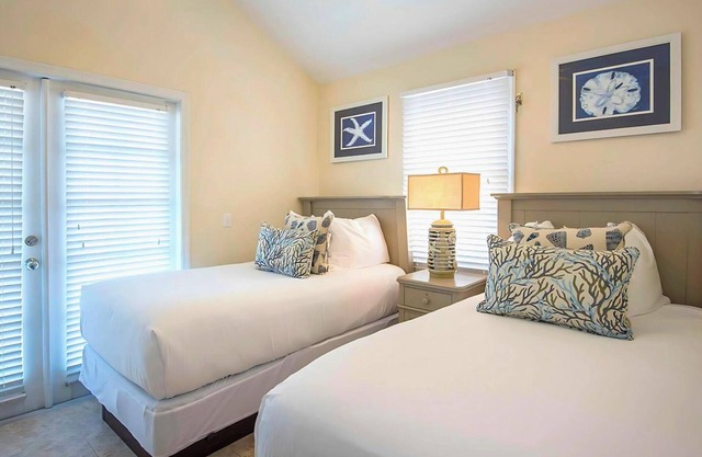 Amazing View! Relaxing Unit, Terrace w/ Water View, Full Kitchen! Onsite Pool