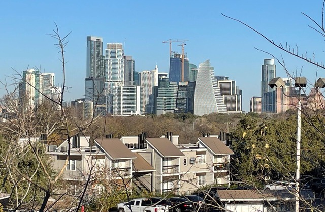 Increíble vista del horizonte, a pie de Barton Springs, cerca de todo, estacionamiento gratuito.