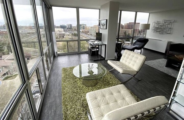 Amazing Views 2-bedroom condo in Denver's Cherry Creek North area