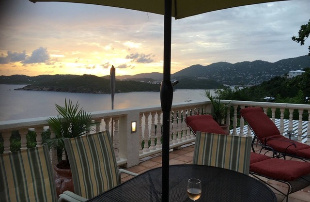 Amazing views and great location - 4 Bedroom Estate Bakekroe in St Thomas