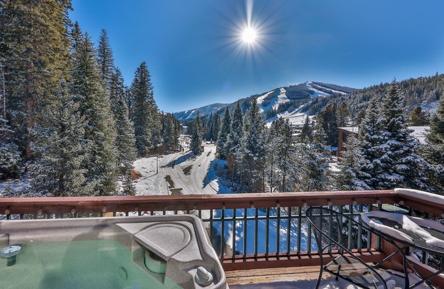 AMAZING VIEWS and PRIVATE Hot Tub! Walk to Winter Park Resort!