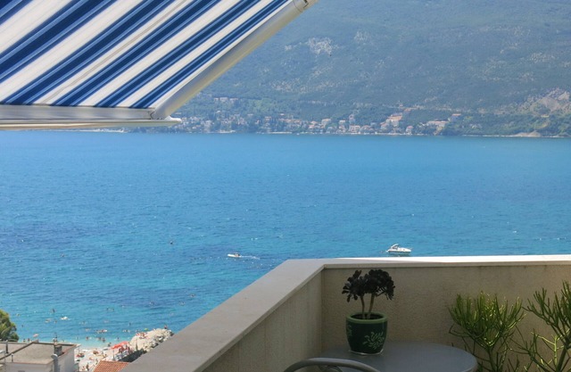 AMAZING VIEWS APARTMENT, 5 min beach