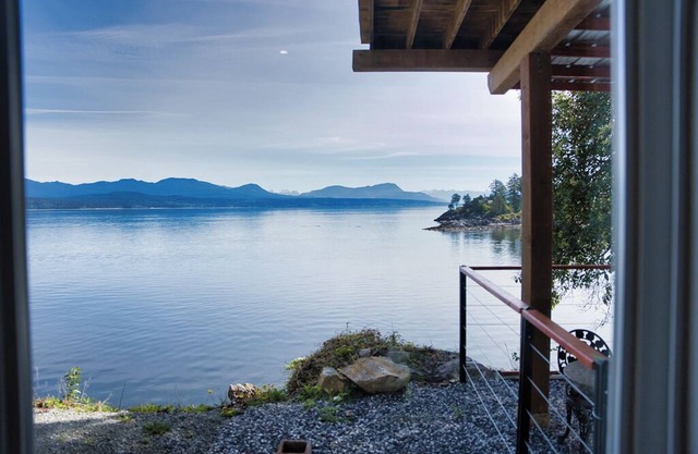 Amazing views, private, spacious, waterfront luxury, quality artwork.