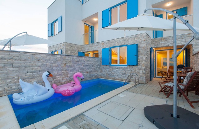 Increíble villa Miri a solo 5 m de la playa de arena