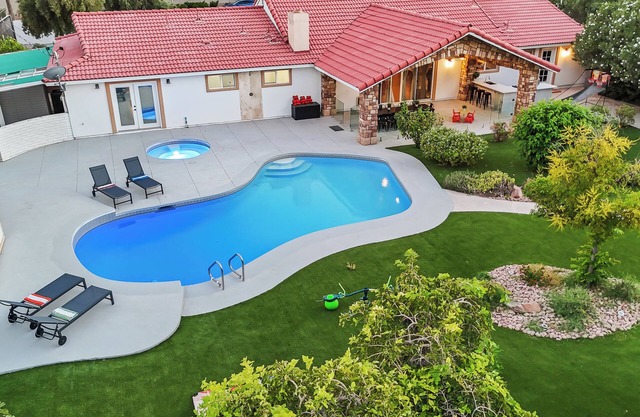AMAZING VIP VILLA ON ACRE LAND WITH 6 BEDROOMS BIG POOL, OUTDOOR KITCHE ENJOY!