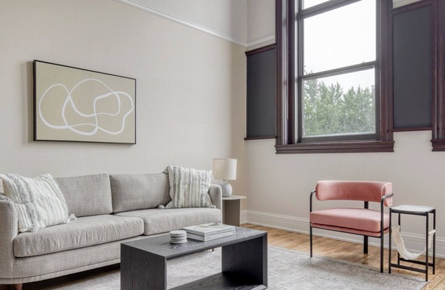 Amazing West Town 2BR nr I-90 & Blue Line, by Blueground