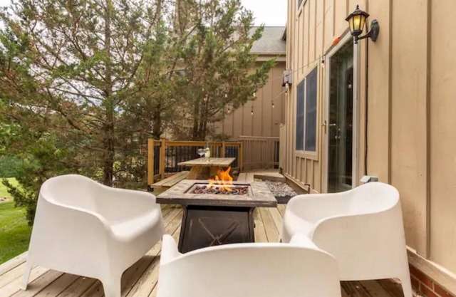 Amazing Whitetail Ski-in/out Retreat and Mountain getaway PA