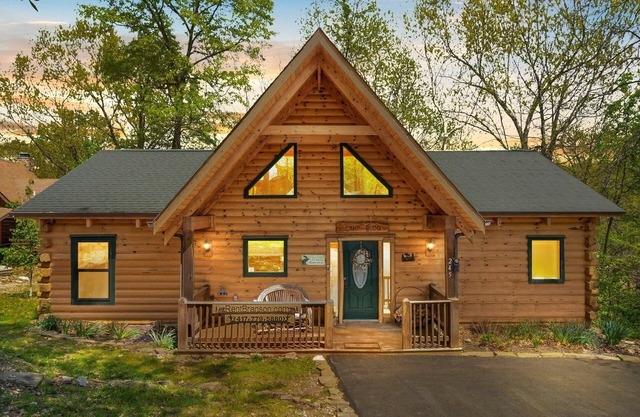 Amazing Wood Log Cabin Pvt Bañera de hidromasaje en Woods WIFI Fireplace Camp Budd Near Big Cedar