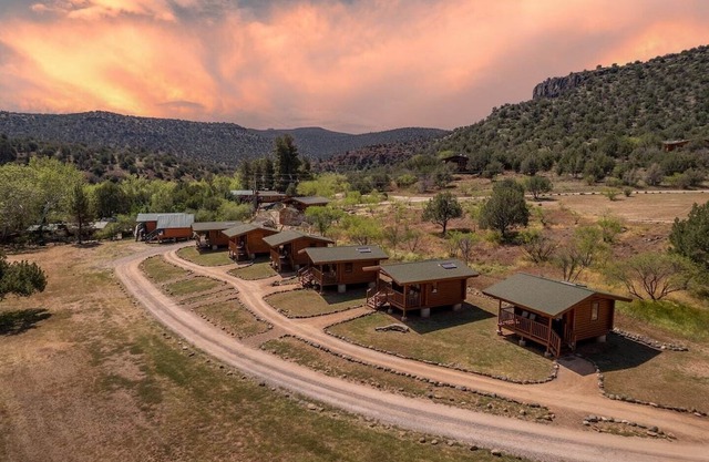 Amazonite Cabin: Relaxing Haven by the Creek